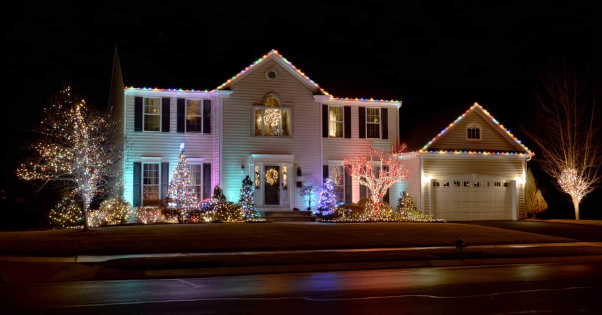 house with Christmas lights, concept of last-minute christmas light installation in NJ